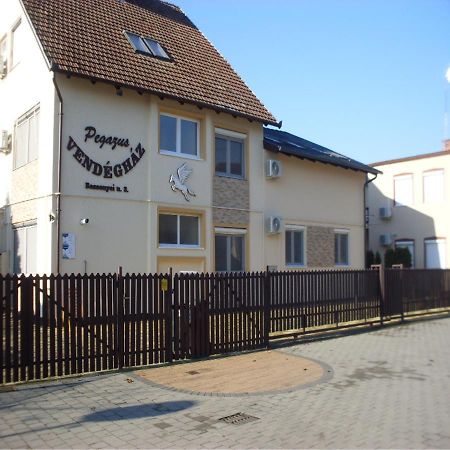 Pegazus Vendeghaz Hotel Hajdúszoboszló Exterior foto